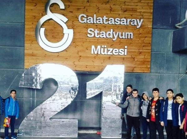 Galatasaray stadı gezisi ile başlayan Çamlıca camii ziyareti ve Büyük Çamlıca tepesinden İstanbul´a hoş bir bakış ile gönüllere nakış edilen bir gezi programı gerçekleştirildi