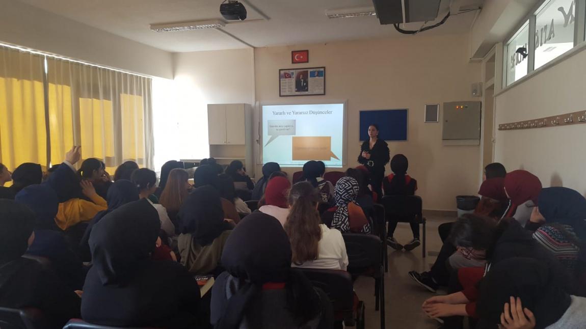 8.sınıflarımıza E.Esra Sadıkoğlu ile Sınav Kaygısı Semineri Düzenlendi